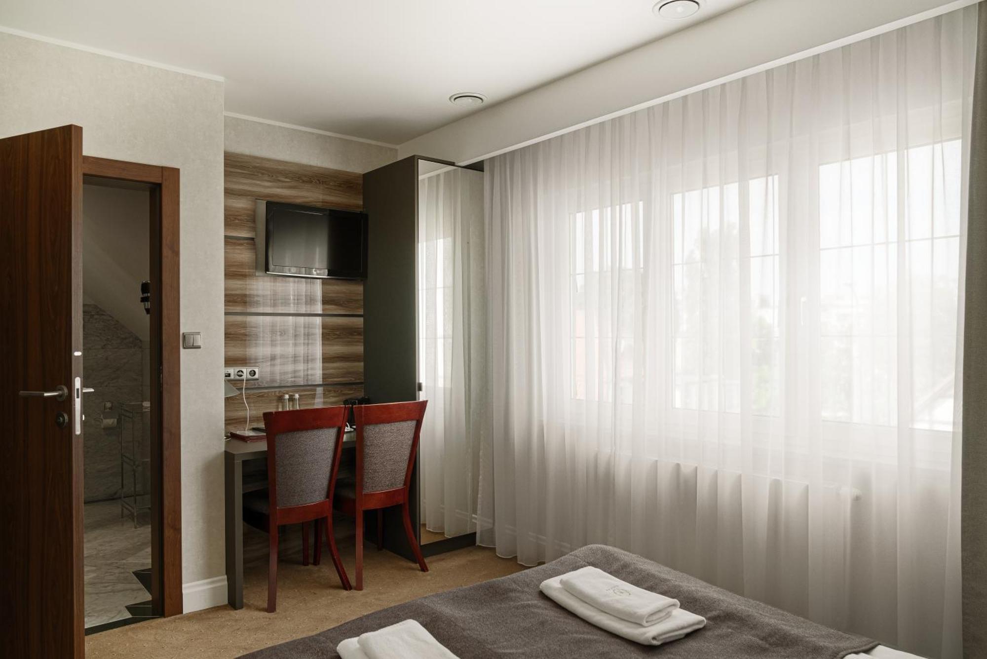Hotel Villa Eva กดัญสก์ ภายนอก รูปภาพ