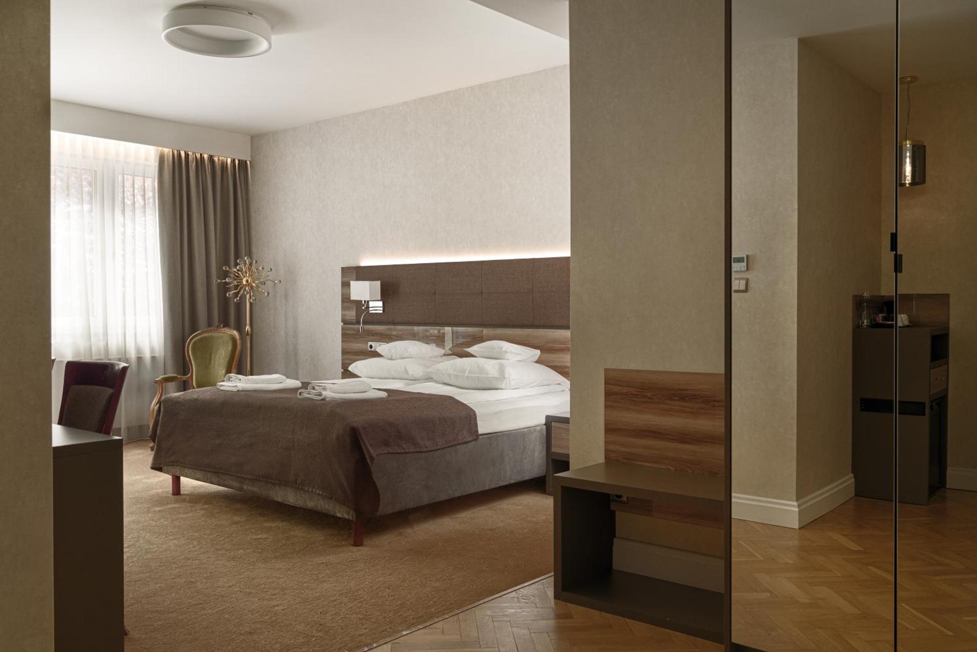 Hotel Villa Eva กดัญสก์ ภายนอก รูปภาพ