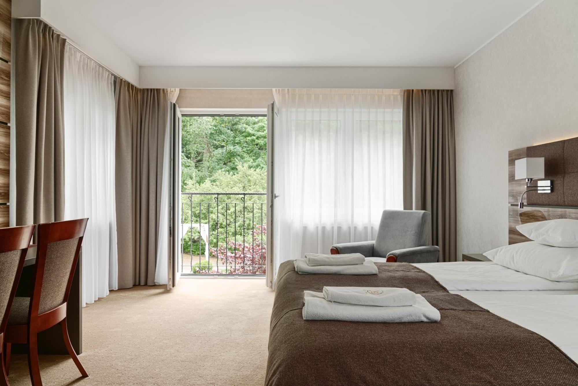 Hotel Villa Eva กดัญสก์ ภายนอก รูปภาพ