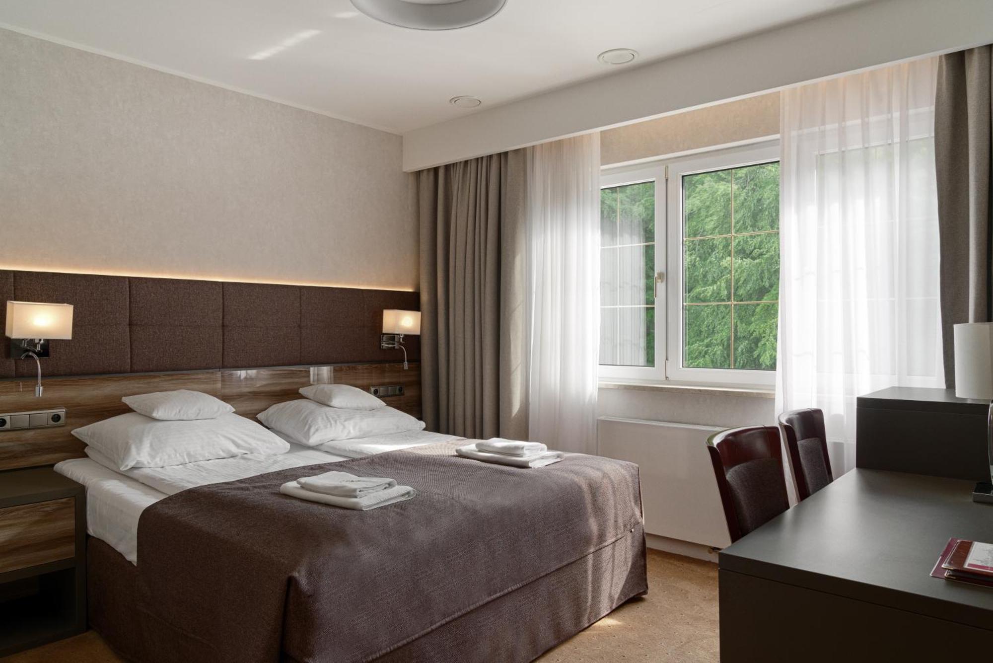 Hotel Villa Eva กดัญสก์ ภายนอก รูปภาพ