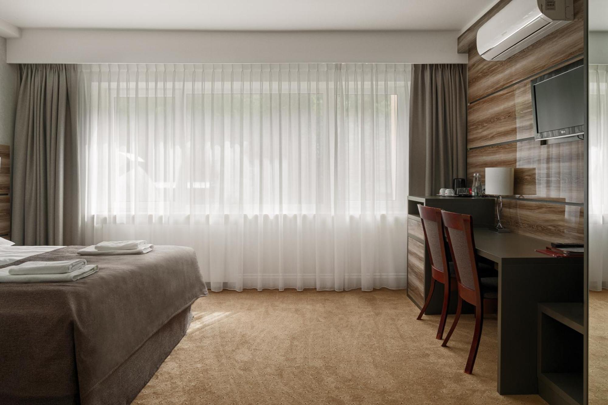Hotel Villa Eva กดัญสก์ ภายนอก รูปภาพ